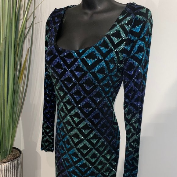 Long Sleeve Velvet Dress - Picture 4 of 6